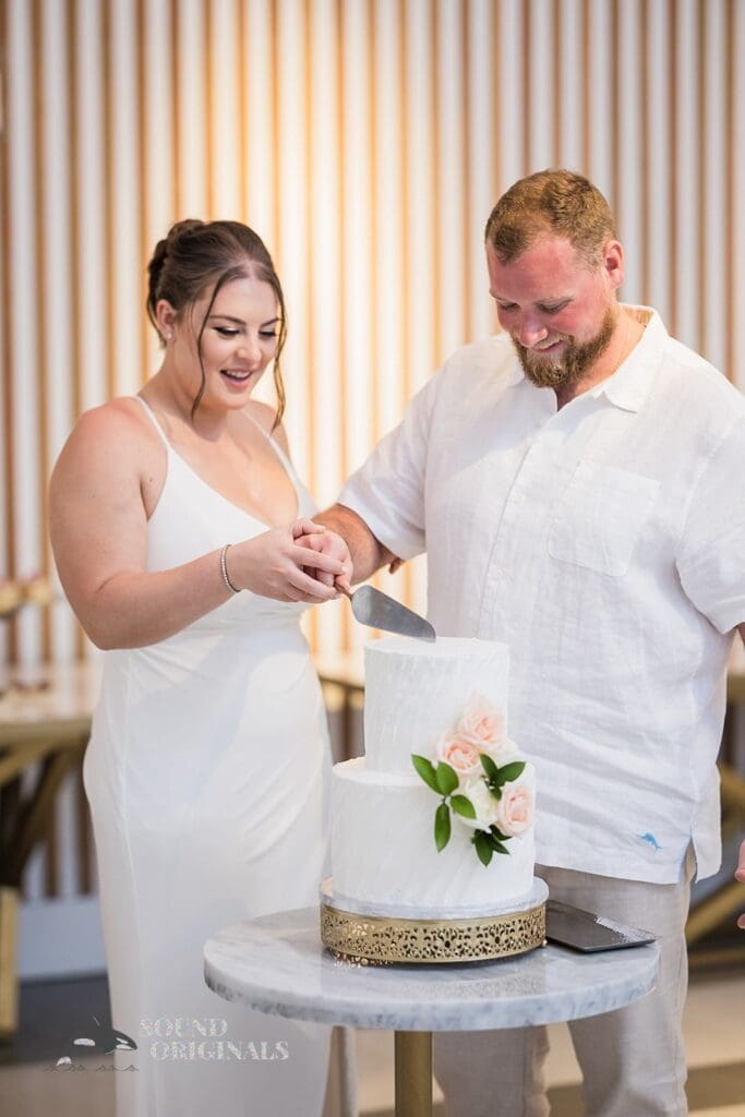 Cake cutting at Cadillac Hotel and Beach
