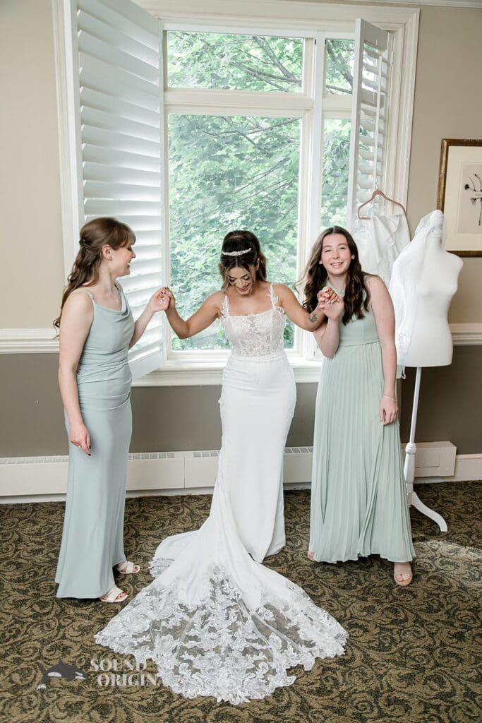 Royal Melbourne Country Club Wedding The bride and her bridesmaids at her Royal Melbourne Country Club Wedding