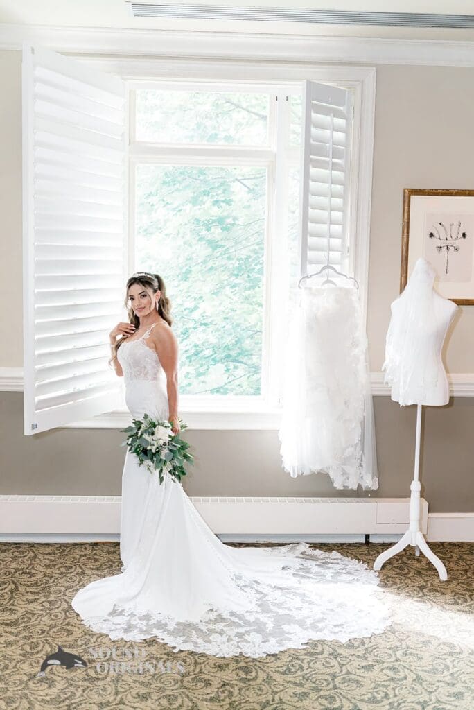 Royal Melbourne Country Club Wedding Gorgeous portrait of the bride with bouquet at Royal Melbourne Country Club Wedding
