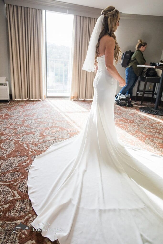 Radisson Hotel Cincinnati Riverfront Wedding // Nicole + Rick -