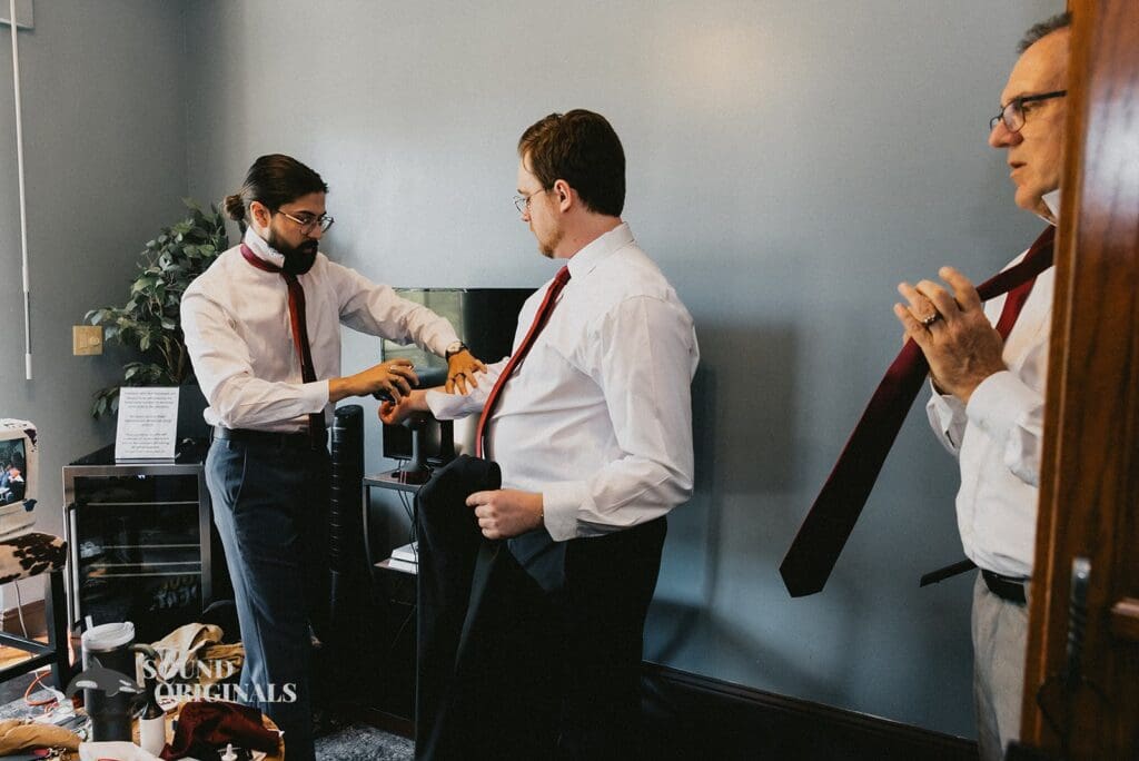 The groomsmen getting ready for Stoney Ridge Villa Wedding