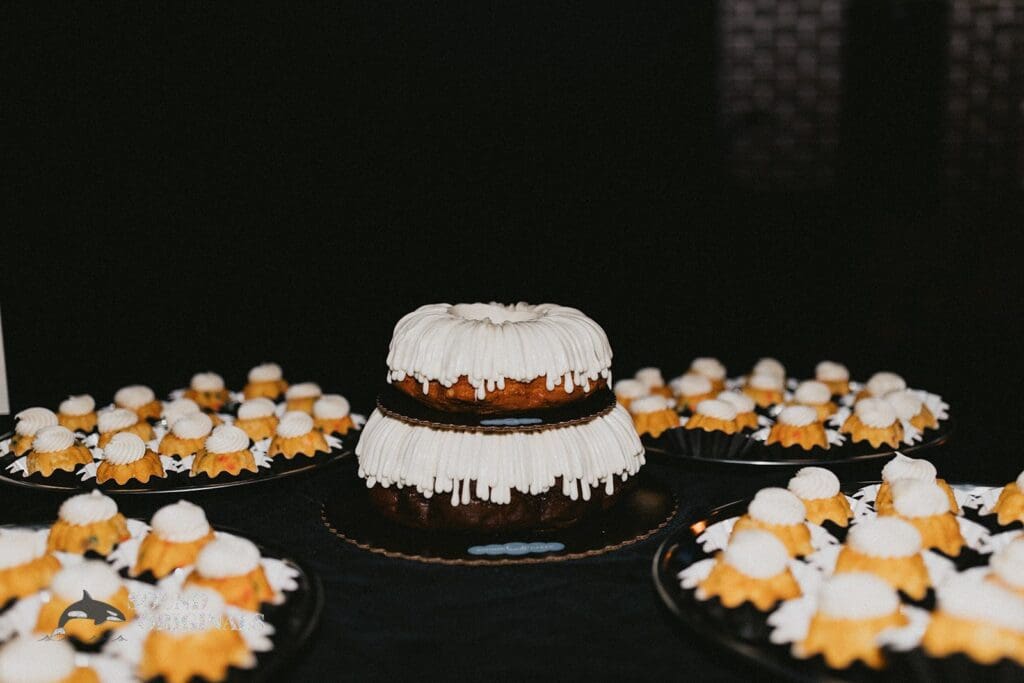 Nicole + Ryan Photographer captures yummy and sumptuous cake in Plant Park, Jackson's, Yeomans Wedding