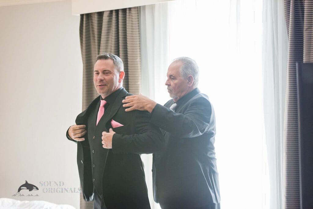 Radisson Hotel Cincinnati Riverfront Wedding // Nicole + Rick -