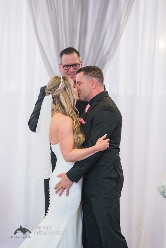 Radisson Hotel Cincinnati Riverfront Wedding // Nicole + Rick -