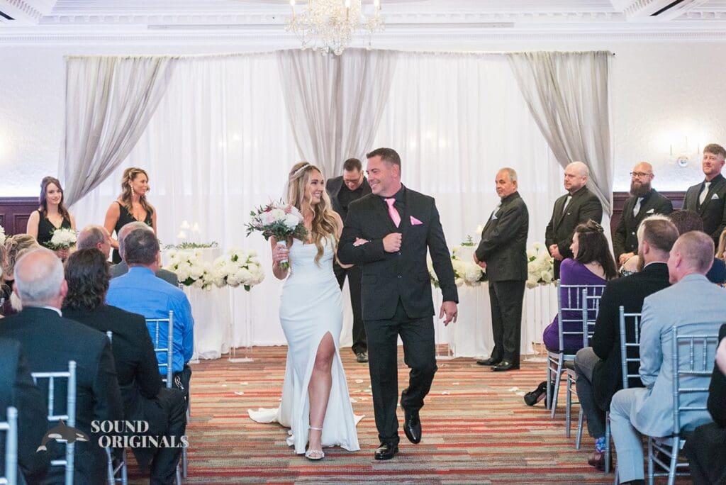 Radisson Hotel Cincinnati Riverfront Wedding // Nicole + Rick -