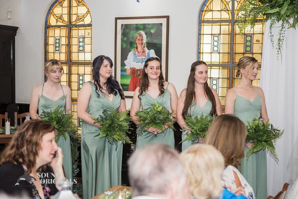 Bridesmaids looking pretty at Willow Heights Mansion