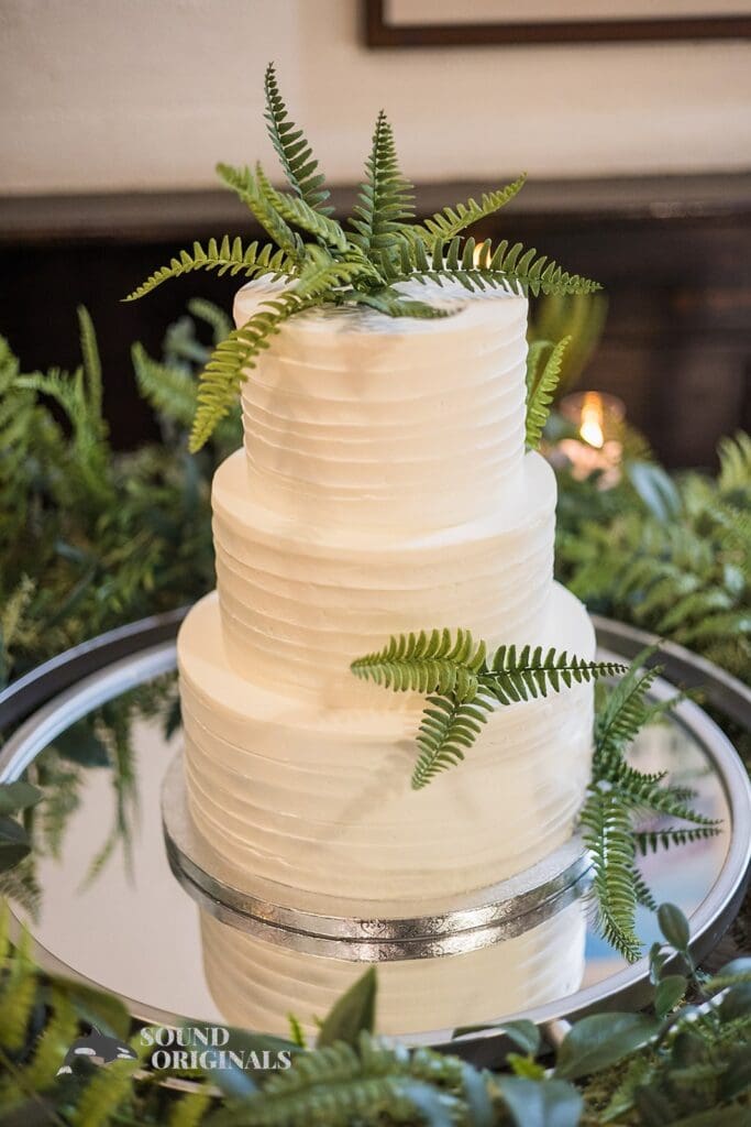 Bold white leafy cake at Willow Heights Mansion