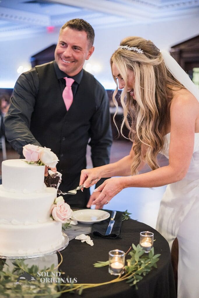 Radisson Hotel Cincinnati Riverfront Wedding // Nicole + Rick -