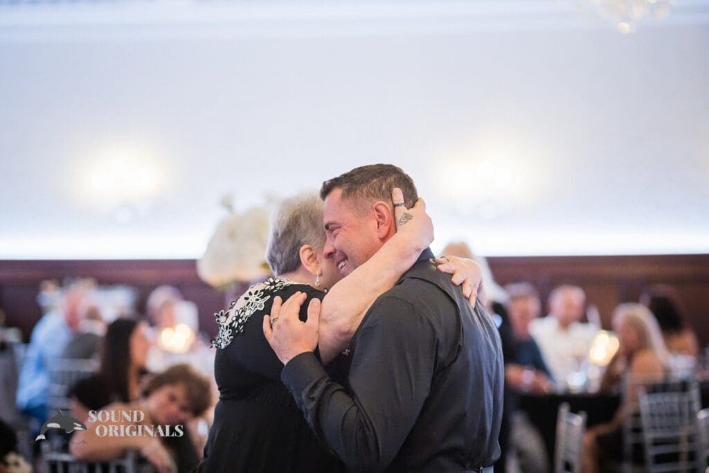 Radisson Hotel Cincinnati Riverfront Wedding // Nicole + Rick -