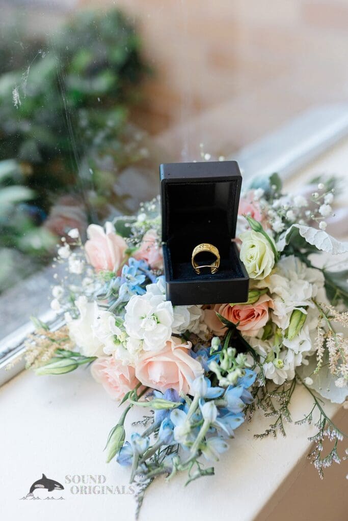 Jennifer + Mark Lake Forest Park Civic Club Wedding // Jennifer + Mark -