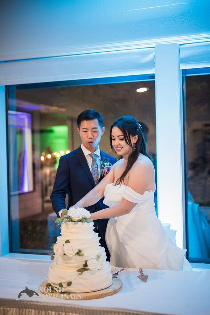 Lakeside Gardens Wedding // Tiana & Kevin -