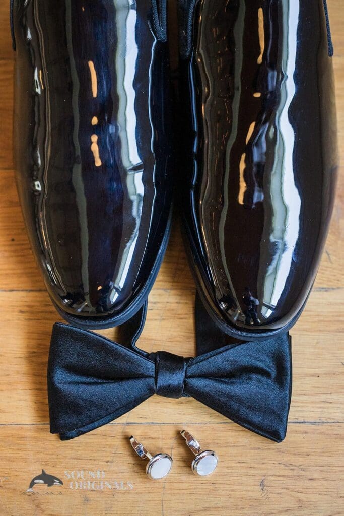 Photographer captures groom's dazzling pair of shoe at The Cliff House Dallas Wedding