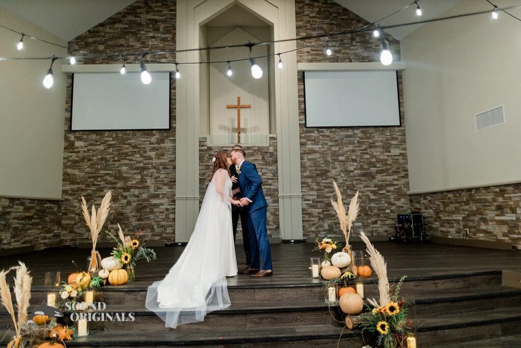 Lakeridge Bible Church Wedding // Amanda + Trevor -
