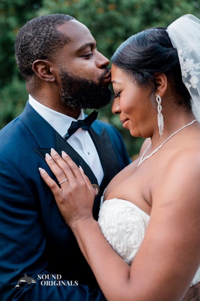 Mikiela + Brandan Woman's Club of Evanston Wedding // Mikiela + Brandan -