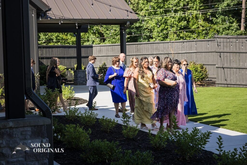 The guests arriving to the venue at The Oakley on the Lake Wedding