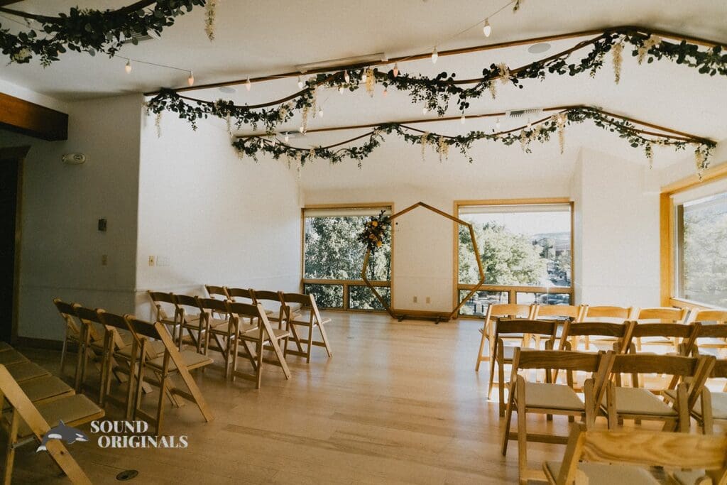 Photographer captures the classic and elegant Rembrandt Yard Wedding hall