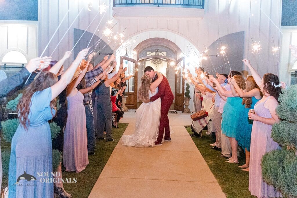 Photographer captures romantic moment of bride and groom in front of wedding venue