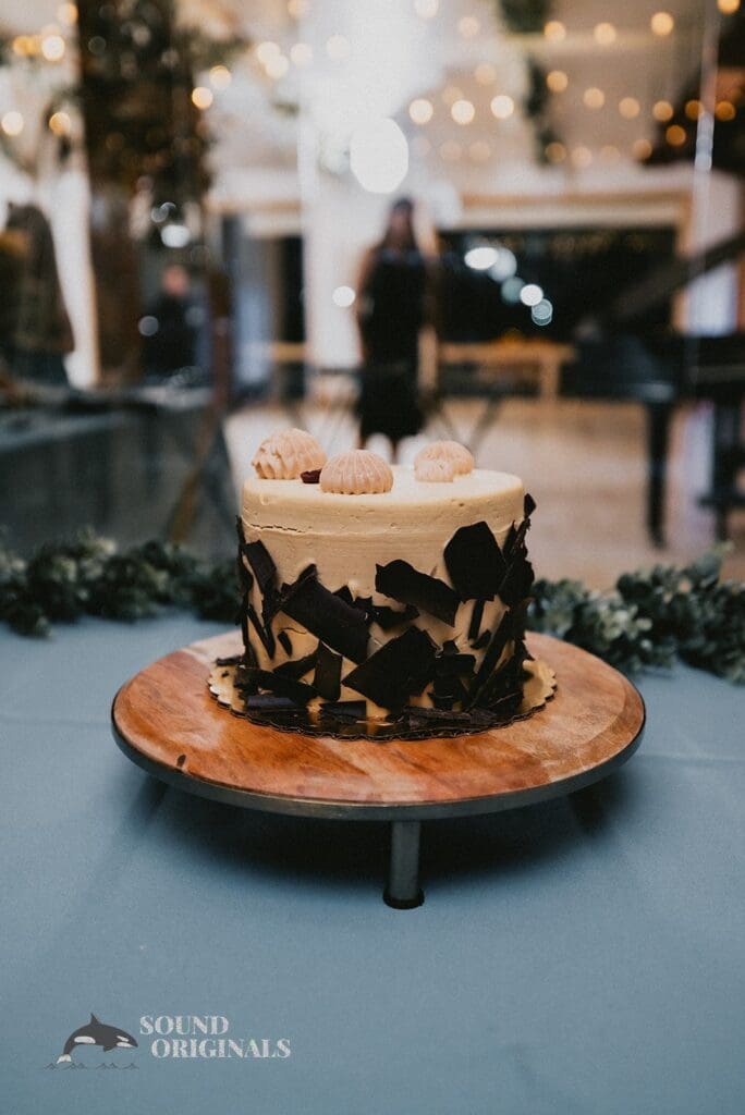 Photographer captures beautiful yummy cake in Rembrandt Yard Wedding