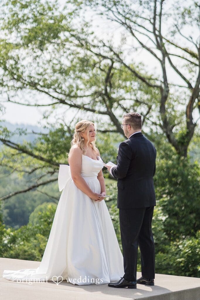 Blue Valley Vineyards Wedding // Meredith & Robert -