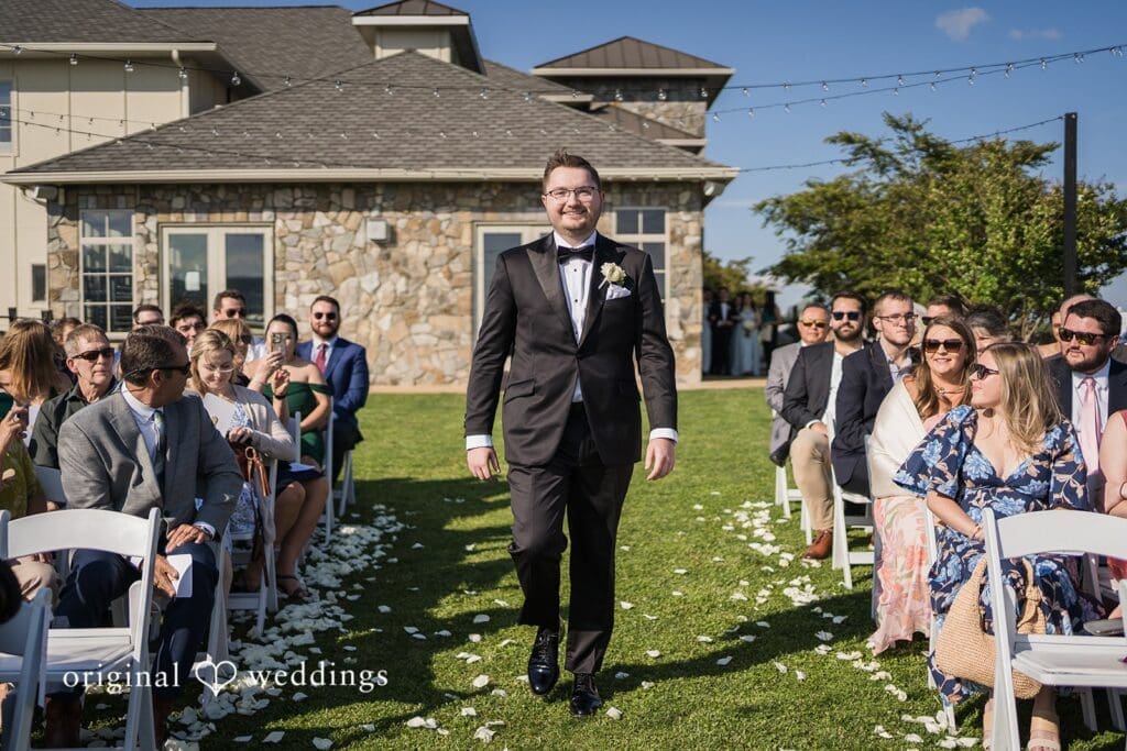 Blue Valley Vineyards Wedding // Meredith & Robert -