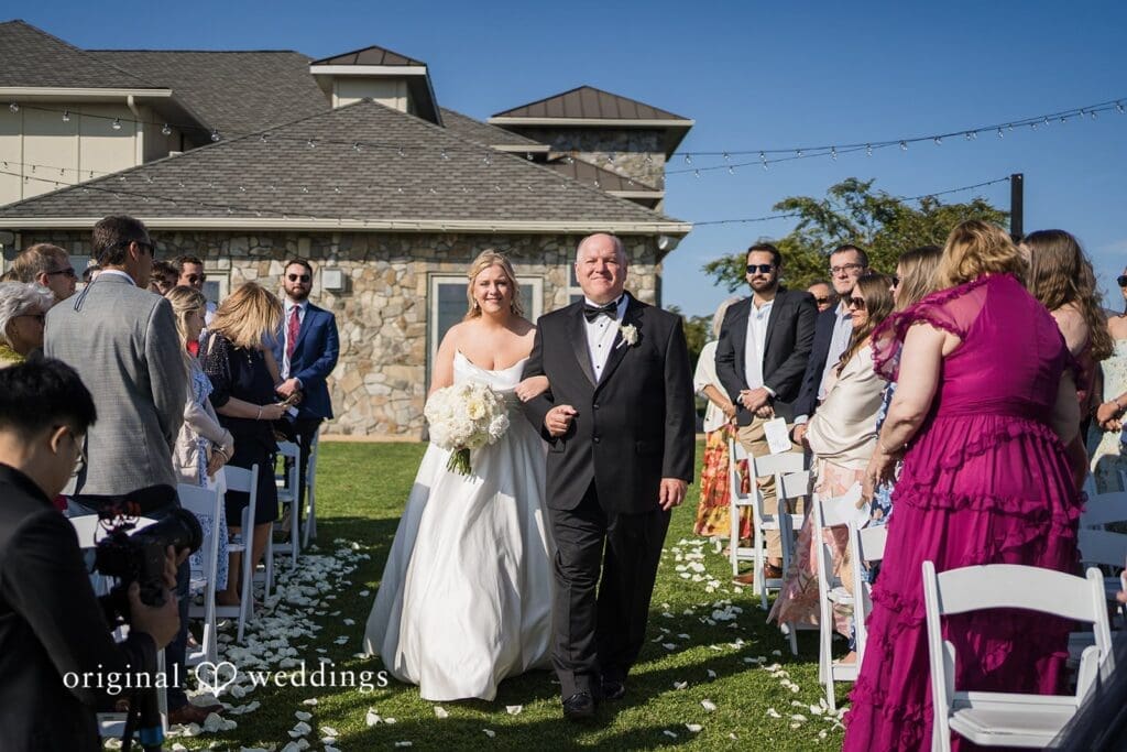Blue Valley Vineyards Wedding // Meredith & Robert -