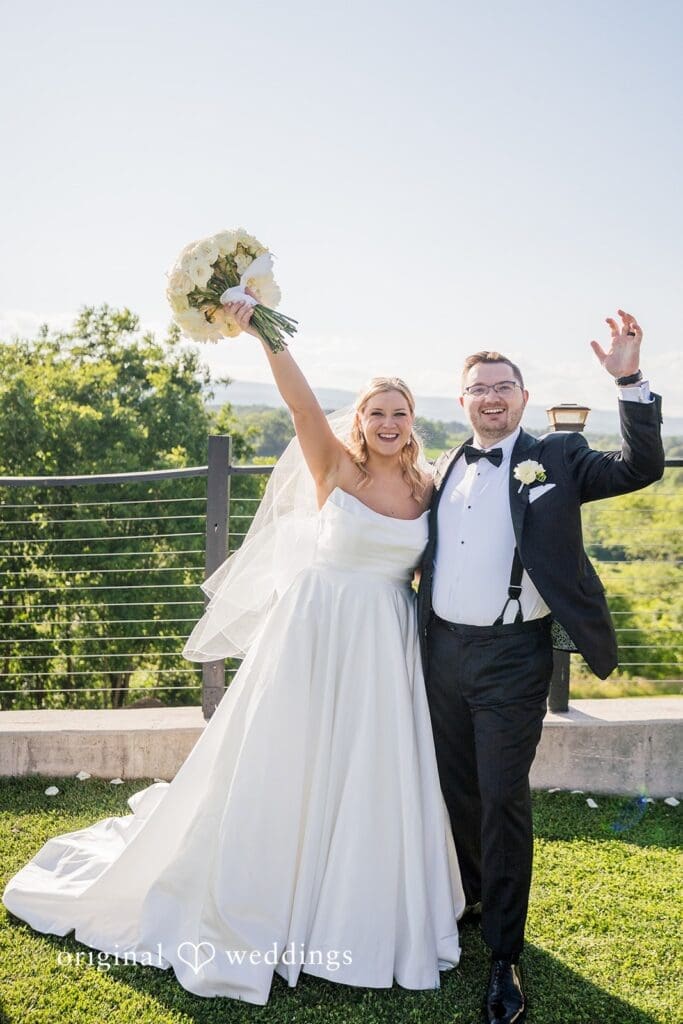 Blue Valley Vineyards Wedding // Meredith & Robert -