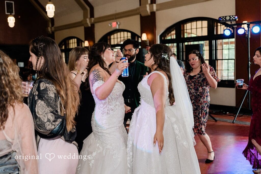 Minnesota Landscape Arboretum Wedding // Amanda & Stacia -