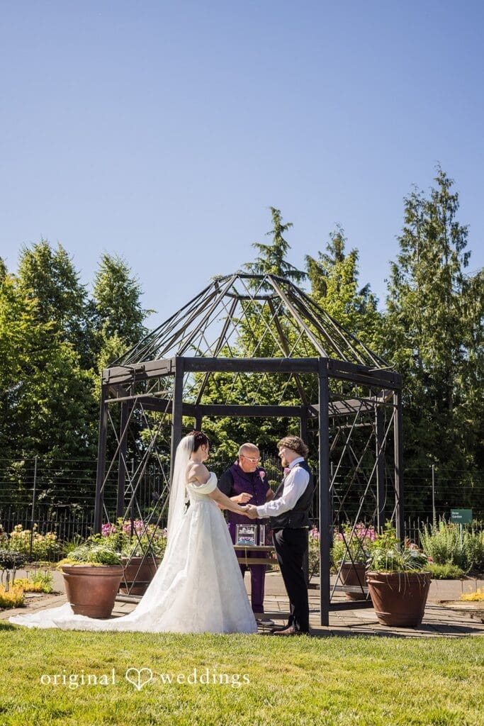Oregon Garden Wedding // Karen & Brandon -