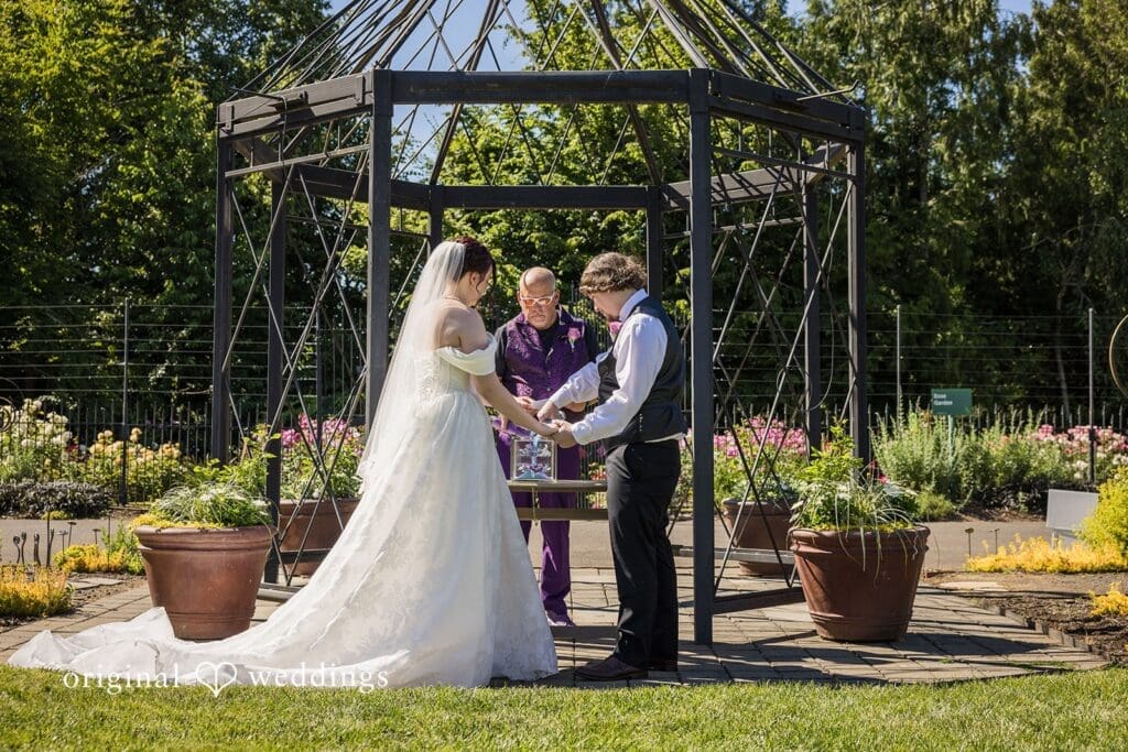 Oregon Garden Wedding // Karen & Brandon -