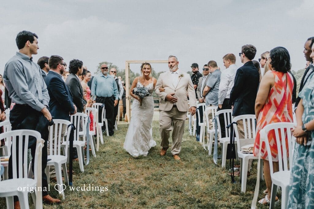 Robin Hill Farm and Vineyard Wedding // Alexis & Jonathan -