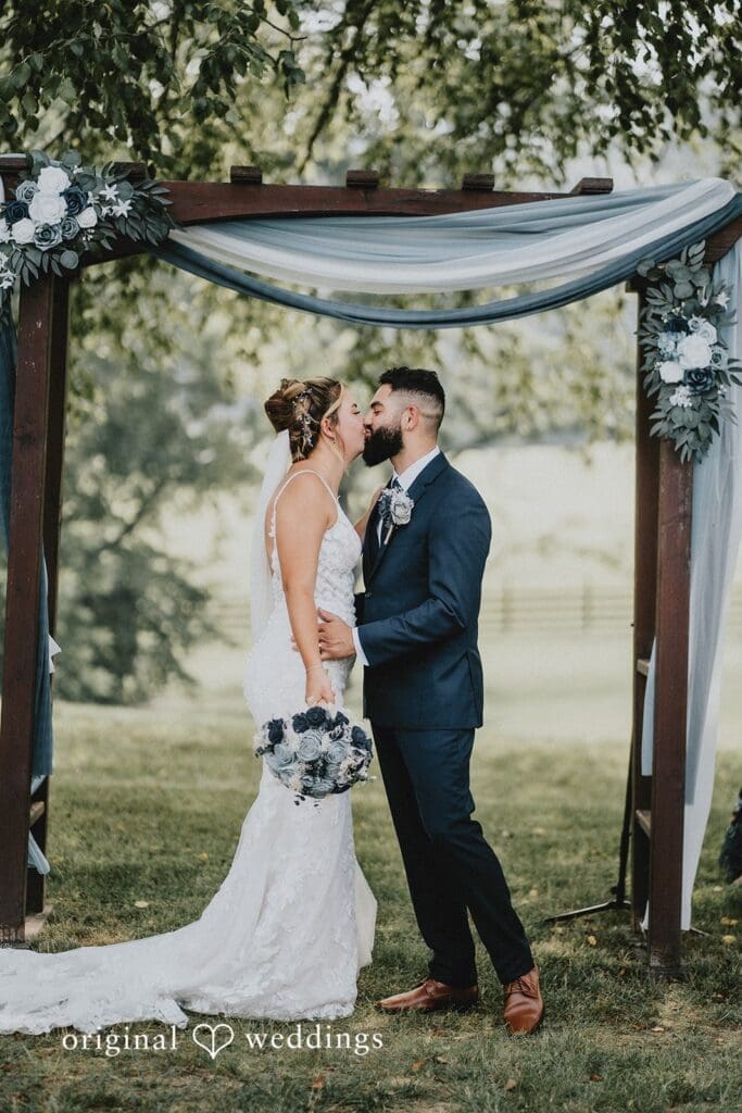 Robin Hill Farm and Vineyard Wedding // Alexis & Jonathan -