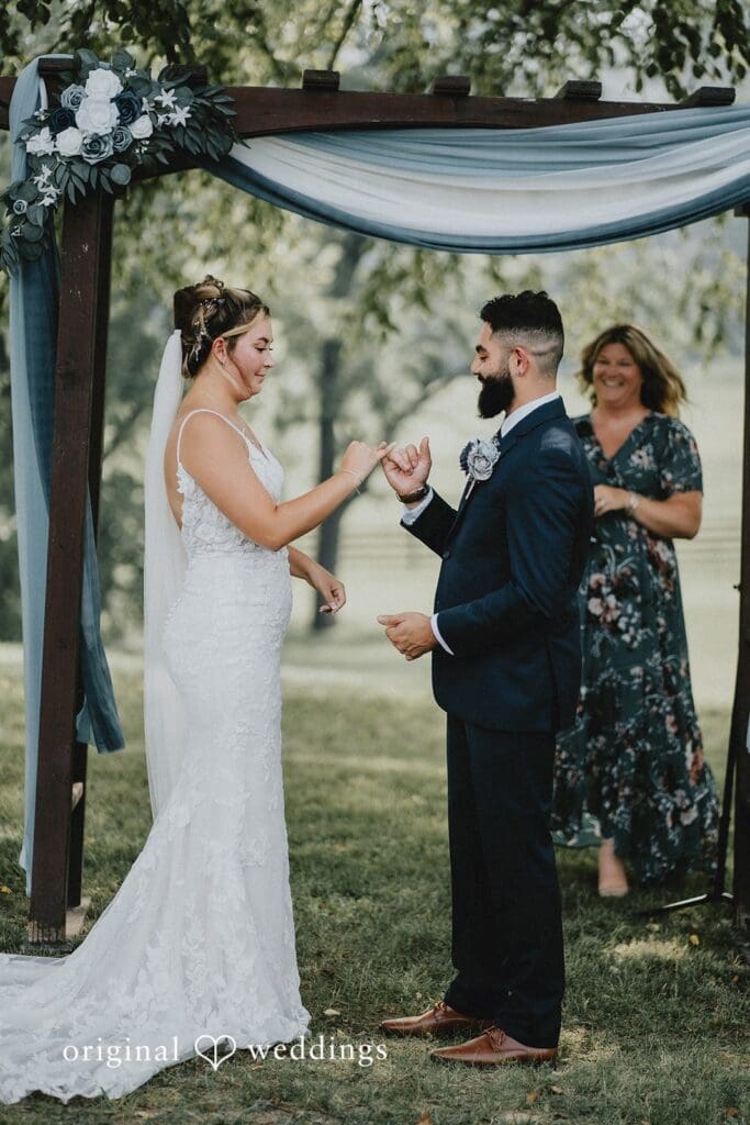 Robin Hill Farm and Vineyard Wedding // Alexis & Jonathan -