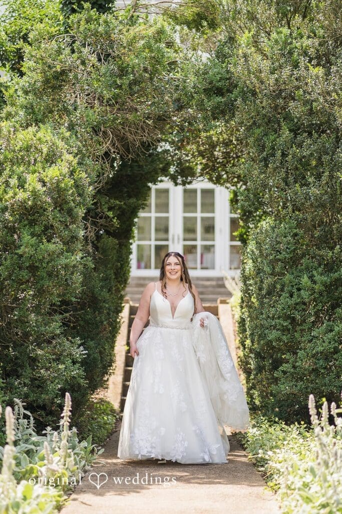 Megan + Zachary Raspberry Plain Manor Wedding // Megan & Zachary -