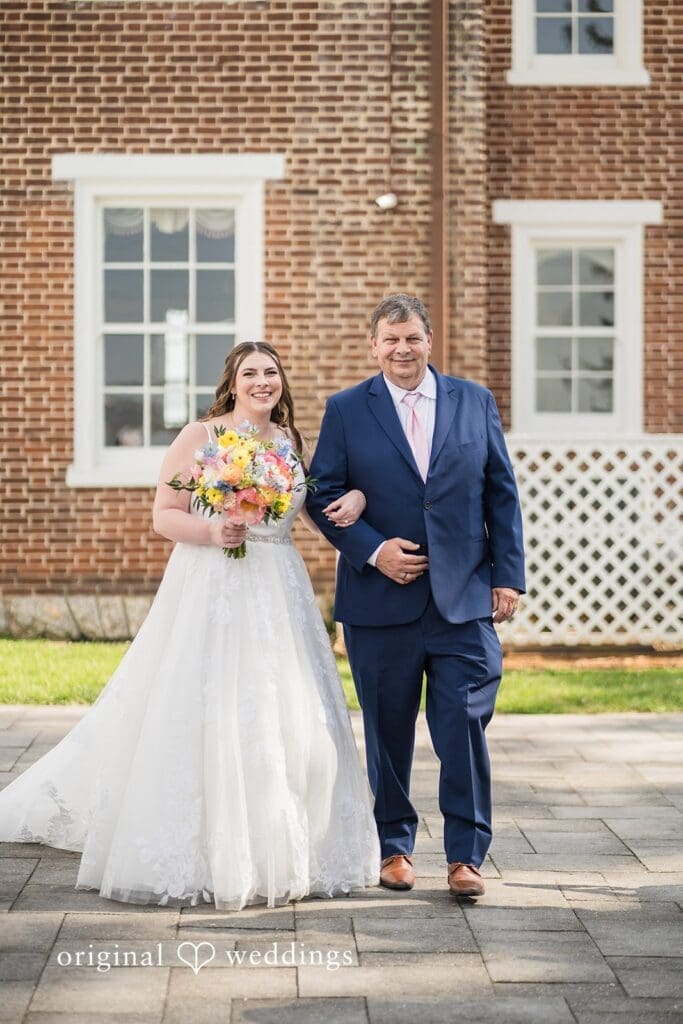 Megan + Zachary Raspberry Plain Manor Wedding // Megan & Zachary -