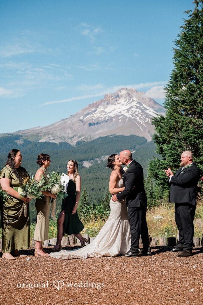 Mt. Hood Skibowl Wedding // Victoria & Tyler -