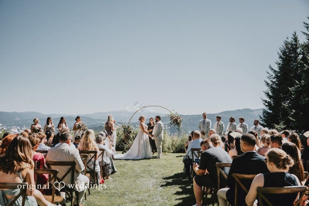 Daphne + Daniel Gorge Crest Vineyards Wedding // Daphne & Daniel -