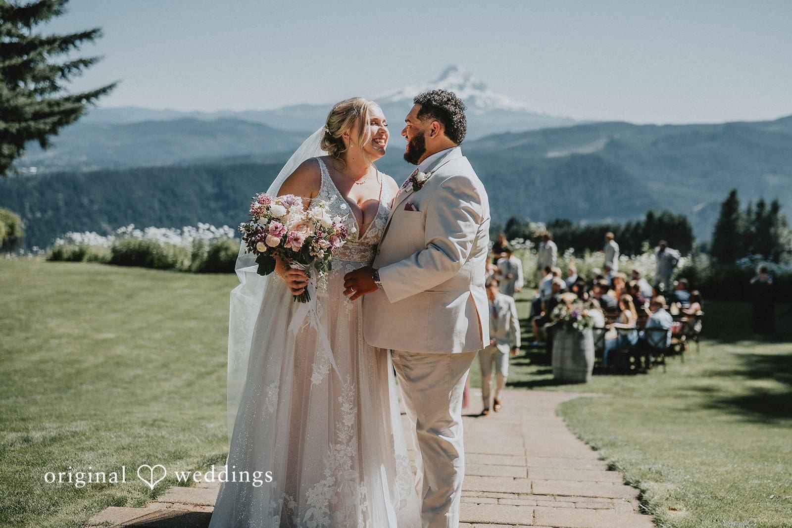 Gorge Crest Vineyards Wedding // Daphne & Daniel -