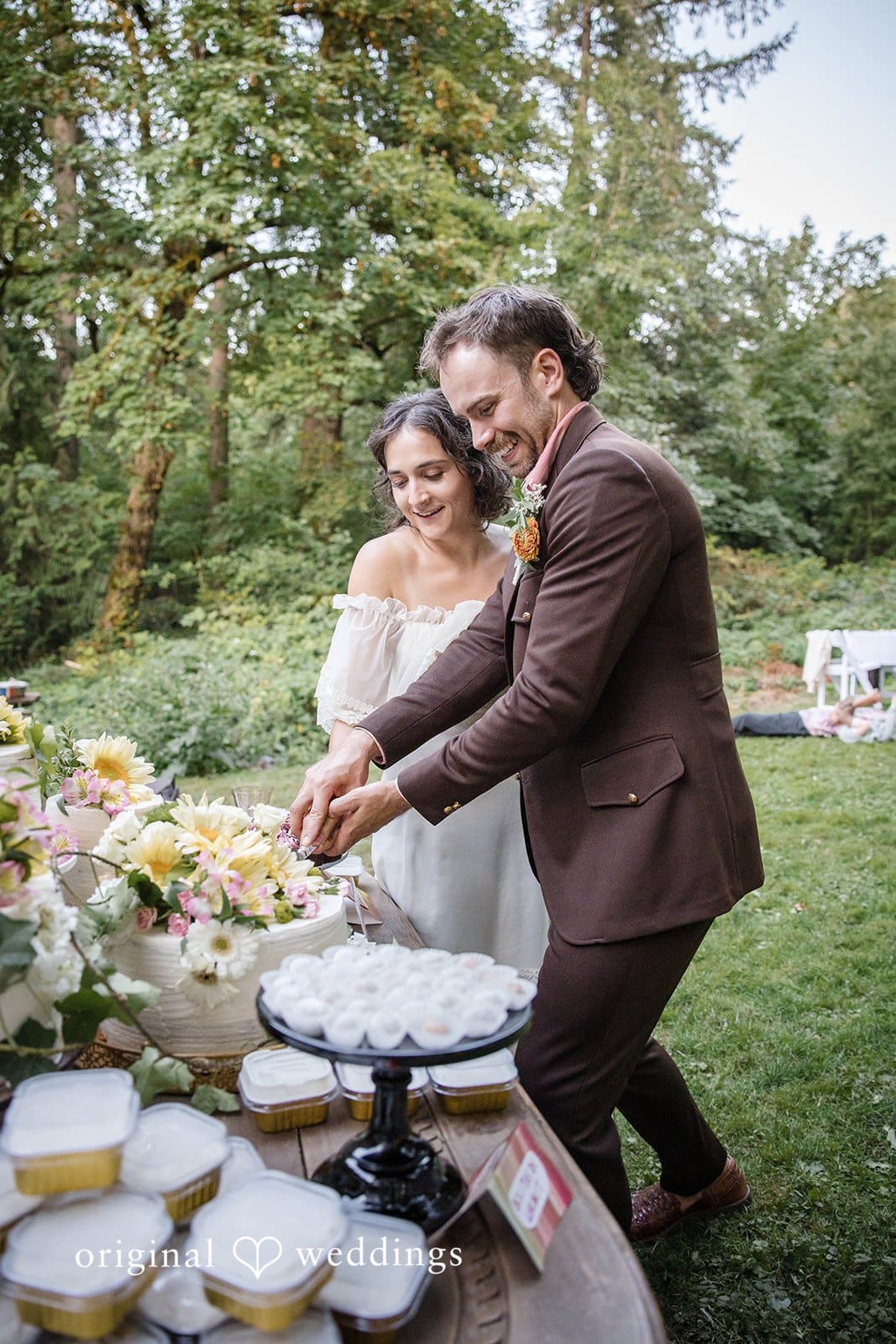Oregon Backyard Wedding // Nicolette & Michael -