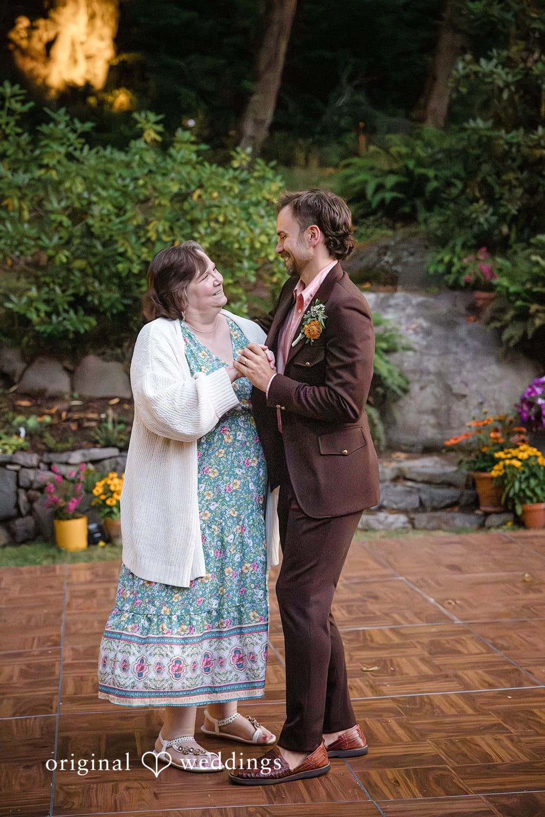 Oregon Backyard Wedding // Nicolette & Michael -