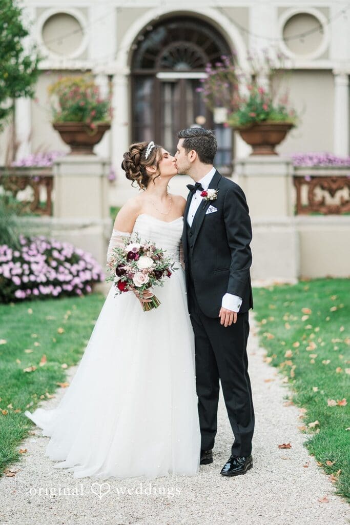 The Armour House Wedding // Samantha & James in Airy Style -
