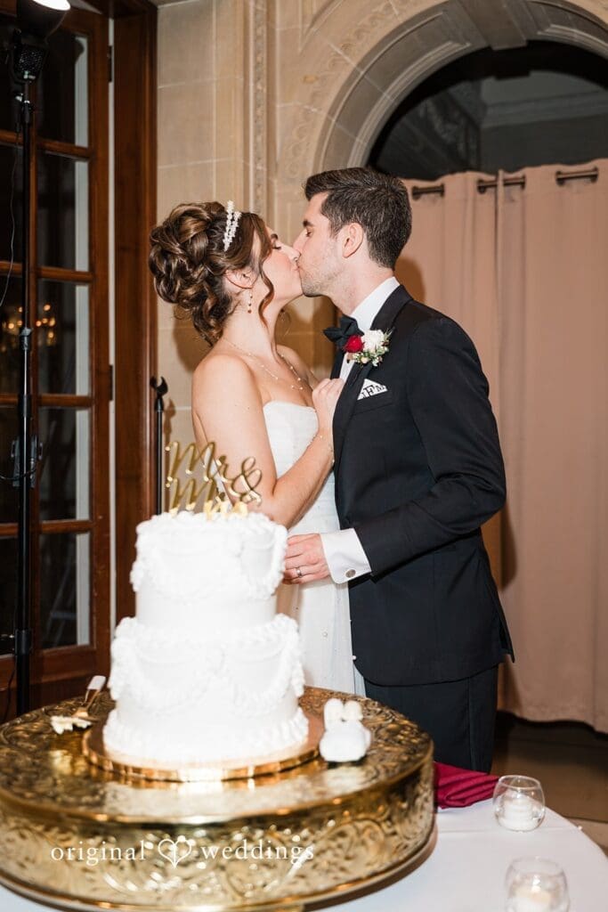 The Armour House Wedding // Samantha & James in Airy Style -
