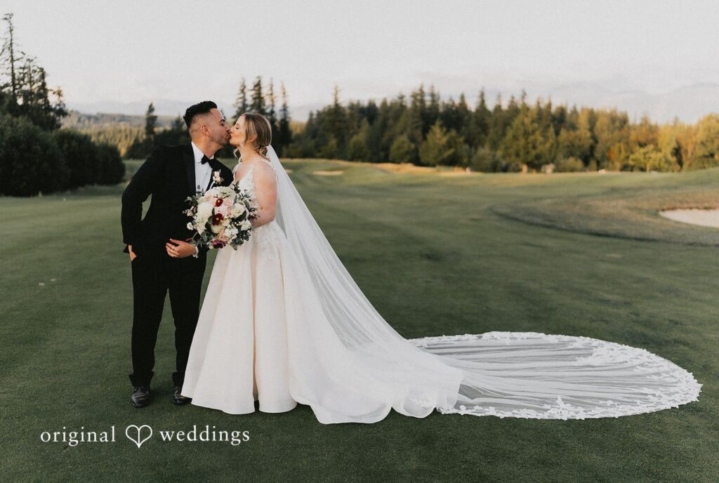 Melissa + Jeffrey The Club at Snoqualmie Ridge Wedding // Melissa & Jeffrey -