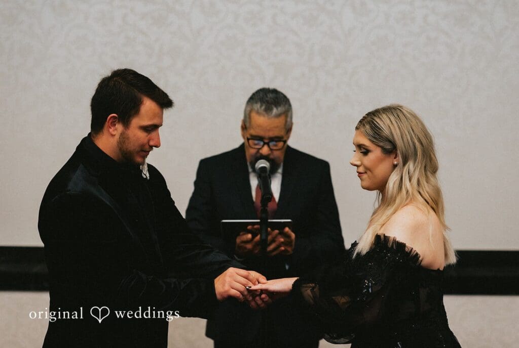 Embassy Suites Downtown Portland Wedding // Demeraye & Austin -