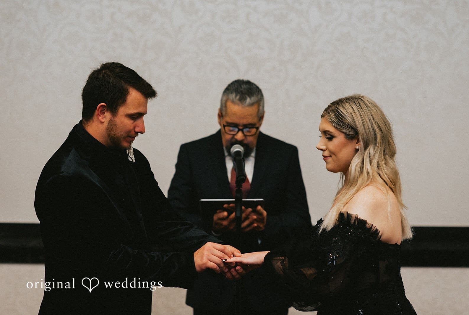 Embassy Suites Downtown Portland Wedding // Demeraye & Austin -