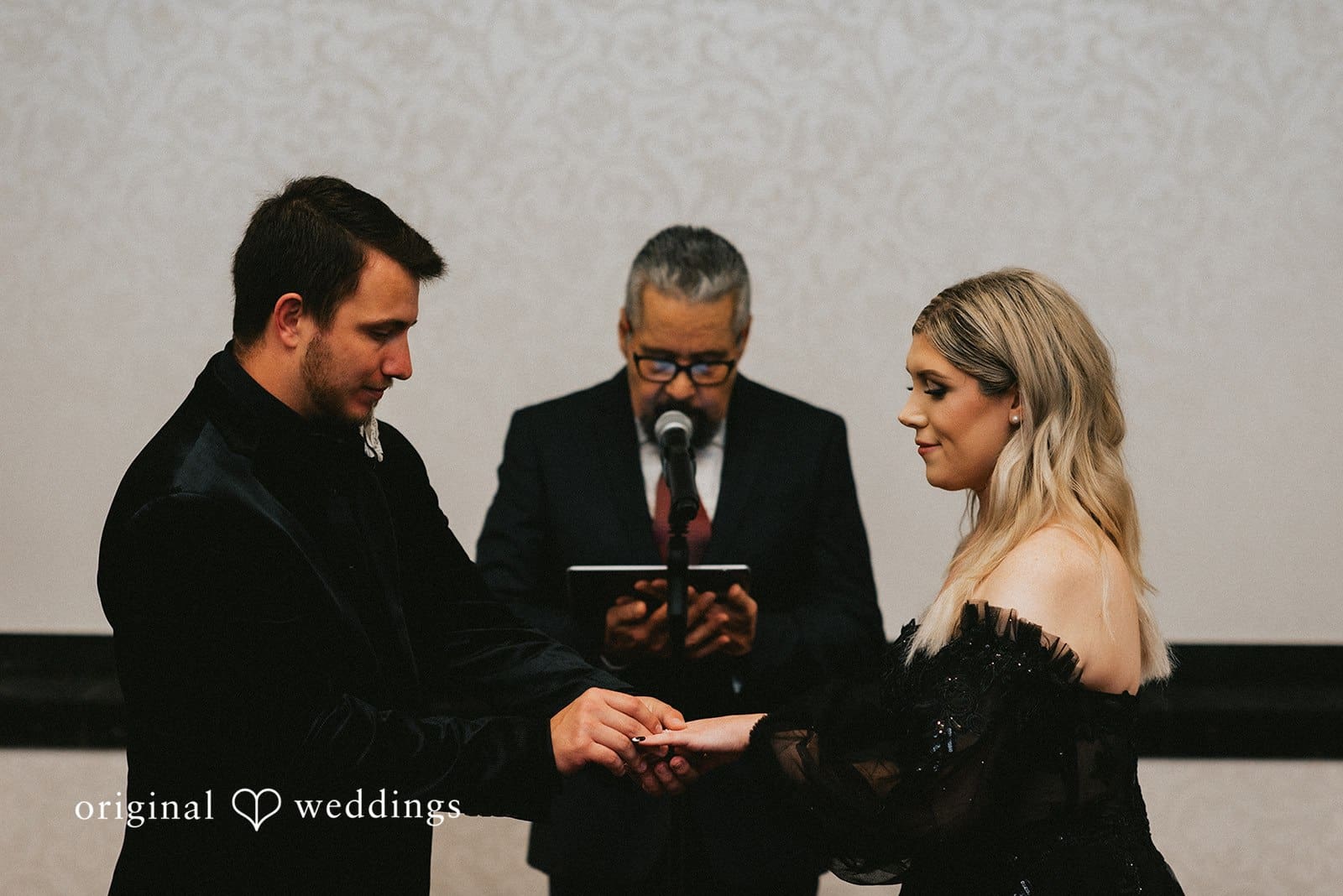 Embassy Suites Downtown Portland Wedding // Demeraye & Austin -