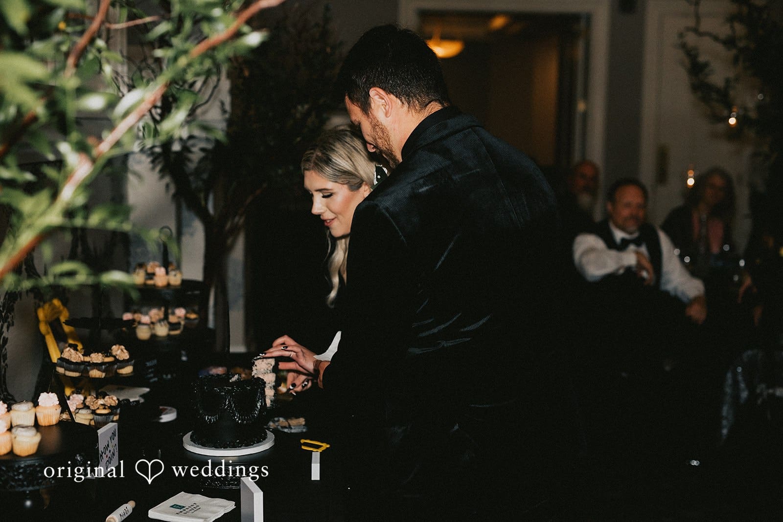 Embassy Suites Downtown Portland Wedding // Demeraye & Austin -