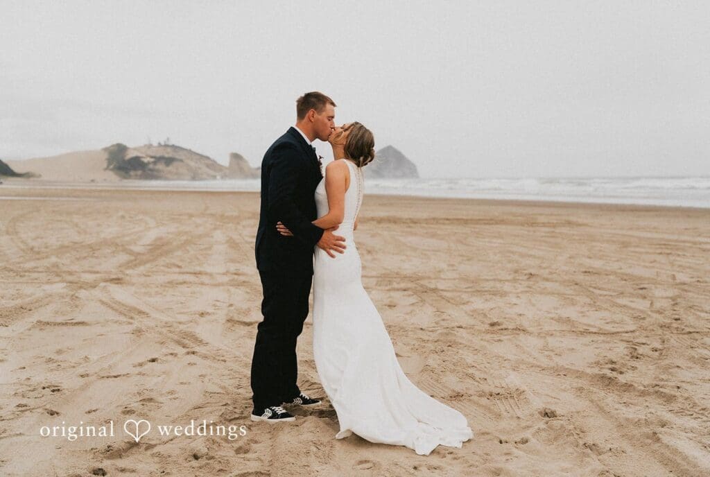 McPhillips Beach Wedding // Courtney & Bradley 14 McPhillips Beach Wedding // Courtney & Bradley -