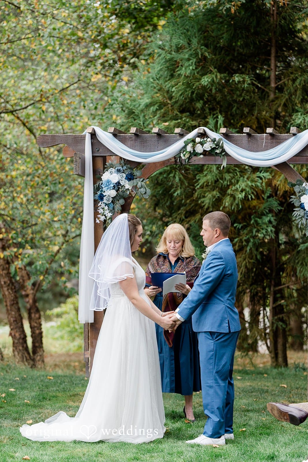 Oregon Backyard Wedding // Emily & Nick -