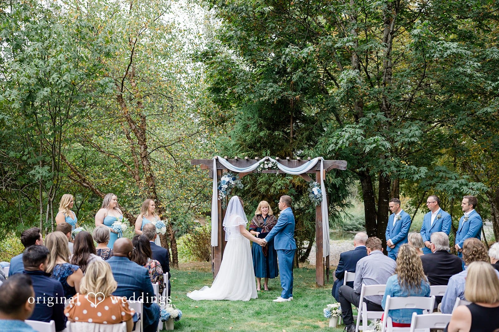 Oregon Backyard Wedding // Emily & Nick -