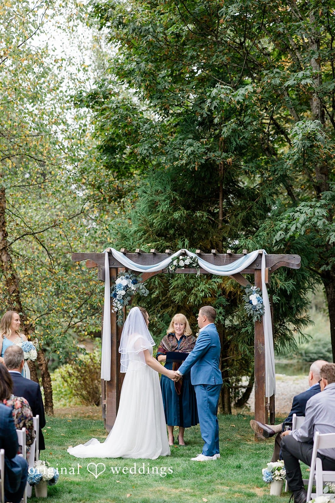 Oregon Backyard Wedding // Emily & Nick -